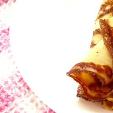 3-Ingredient Low-Carb Pancakes #Recipe - a #healthy and #glutenfree breakfast recipe that's packed full of protein! These pancakes taste delicious - just like crepes. Bet you can't guess the secret ingredient that makes them so good! | www.happyhealthymotivated.com