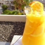 Sparkling Summer #Sangria #Recipe - a fruity sangria recipe made extra summery with citrus fruits and sparkling wine. Don't think you have to use champagne for this sangria - you can make it just as fabulous with cava, prosecco or sparkling wine! | www.happyhealthymotivated.com