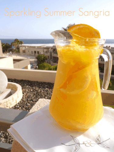 Sparkling Summer #Sangria #Recipe - a fruity sangria recipe made extra summery with citrus fruits and sparkling wine. Don't think you have to use champagne for this sangria - you can make it just as fabulous with cava, prosecco or sparkling wine! | www.happyhealthymotivated.com
