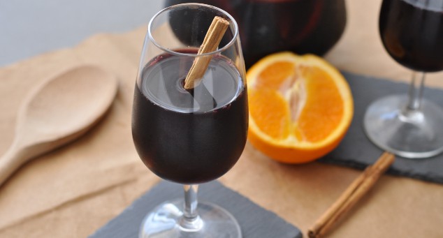 https://happyhealthymotivated.com/wp-content/uploads/2012/10/fall-sangria-featured.jpg