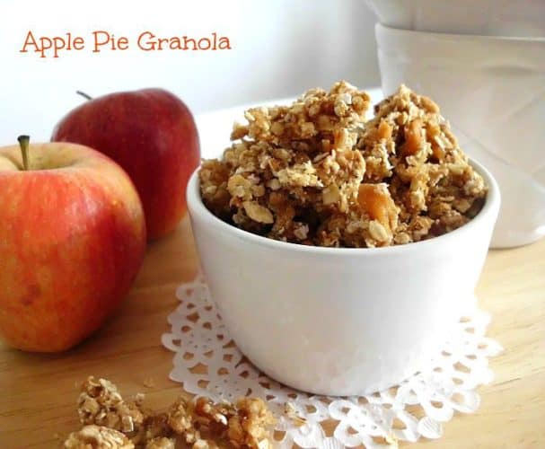 Apple Pie Granola #Recipe - a #healthy and wholesome #breakfast made entirely from scratch without any nasty additives. Perfect for busy school mornings and bursting with fall flavours! | www.happyhealthymotivated.com