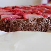 Skinny Chocolate Strawberry Cheesecake Bars | www.happyhealthymotivated.com