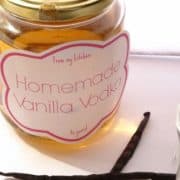 Homemade Vanilla Vodka + Free Printable Labels | www.pinkreipebox.com