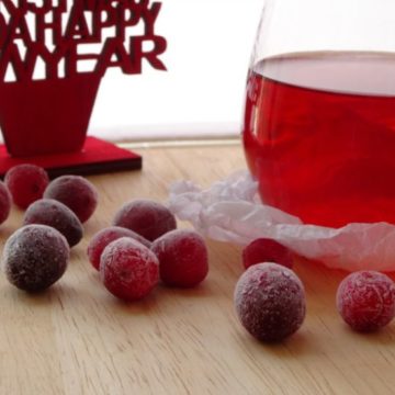 Christmas Cranberry Cosmopolitan Cocktail Recipe | www.happyhealthymotivated.com