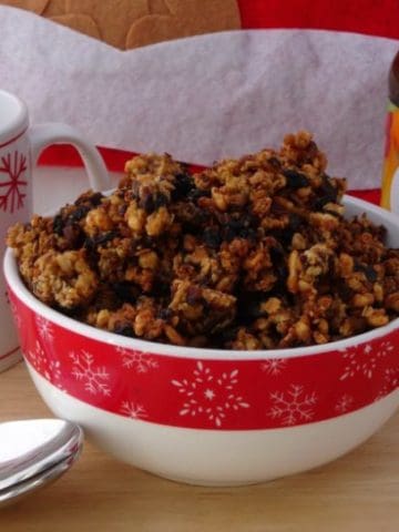 Mince Pie Granola Christmas Breakfast Recipe | www.happyhealthymotivated.com