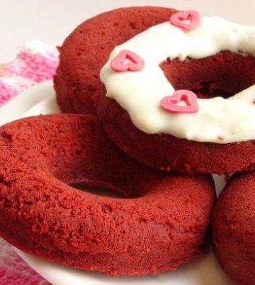 Skinny Red Velvet Baked Cake Donuts Recipe | www.happyhealthymotivated.com