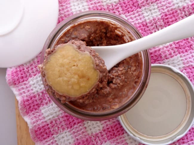 Chocolate Peanut Butter Cup Overnight Oats Recipe | a heart-healthy, nutritious and filling breakfast which tastes BETTER than a peanut butter cup! | www.happyhealthymotivated.com