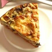 Bacon & Mushroom Quiche Recipe - a delicious and easy quiche perfect for breakfast, lunch or dinner. Bursting with juicy mushrooms, smoky bacon and gooey cheese. | www.happyhealthymotivated.com