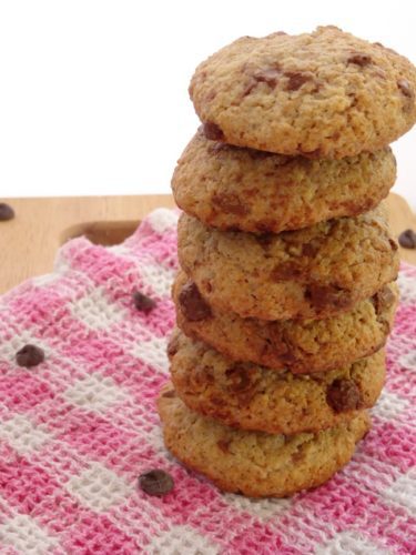 The Best Ever #Healthy #Chocolate Chip Cookies - a #recipe made entirely from scratch with whole wheat flour. They taste just like ordinary chocolate chip cookies, but with just a fraction of the fat and sugar! You'll never notice the difference, so give them a try! | www.happyhealthymotivated.com
