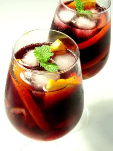 Easy #Sangria #Recipe - a deliciously fruity and easy red wine sangria recipe that's quick to make. Perfect for drinking all-year-round and suitable for every occasion. Better yet - it doesn't use any weird ingredients. You probably have everything you need to make it right now! | www.happyhealthymotivated.com