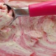 No Churn #Strawberry Ice Cream #Recipe - this easy ice cream recipe has a smooth and creamy texture bust doesn't need ANY churning! There's no ice cream machine required, either! Definitely a keeper | www.happyhealthymotivated.com
