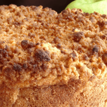 Apple Crumble Cake Recipe - a excellent fall dessert made of a cinnamon sponge layer, thinly sliced apples and a excellent buttery cinnamon crumb topping. | www.happyhealthymotivated.com  Apple Crumble Cake apple crumble cake recipe featured 360x360