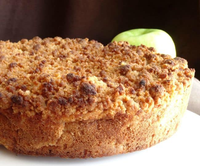 Apple Crumble Cake Recipe - a wonderful fall dessert made of a cinnamon sponge layer, thinly sliced apples and a wonderful buttery cinnamon crumb topping. | www.happyhealthymotivated.com