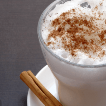 Pumpkin Spice White Hot Chocolate Recipe - a deliciously thick and creamy white hot chocolate flavoured with just the right amount of pumpkin spice. Perfect for sipping on cold fall or winter nights! | www.happyhealthymotivated.com