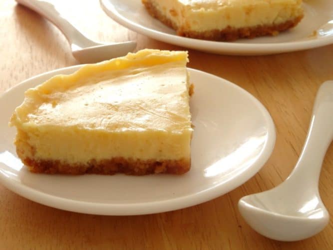 Healthy Creamy Lemon Pie Recipe - this healthy dessert pie has the most amazing creamy texture and is packed full of zingy citrus flavor, but it's got less than 200 calories for a great big slice! Cannot get enough of this dessert!
