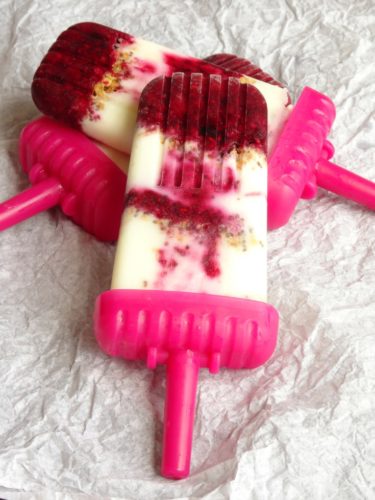 This healthy breakfast popsicle recipe is amazing! Each one is packed full of creamy Greek yogurt, sweet berries and crunchy granola. Perfect for a quick and easy summer breakfast on the go.