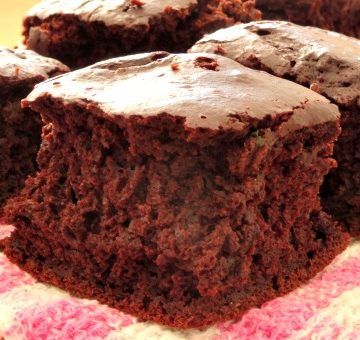 These healthy brownies have just 100 calories each! The recipe is super quick easy to follow and you've probably got all the ingredients in your cupboard right now. Applesauce helps lower the fat and sugar content and makes these brownies super fudgy. Yum!