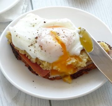 Ham, Smashed Chickpea and Poached Egg Breakfast Toasts Recipe. This amazing breakfast dish is totally gourmet but surprisingly easy to make! You can whip it up quickly for yourself on a weekday or even serve it to friends and family as a fancy weekend brunch! Seriously - this is like something you'd get at a speciality restaurant - not your own kitchen!!