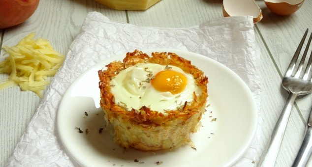 Monte Cristo Hash Brown Breakfast Egg Cups Recipe. These gluten-free breakfast cups are amazing! A crunchy potato crust full of juicy ham and melted cheddar cheese, all topped with a soft-cooked egg. Seriously - I pulled these out of the oven last weekend and couldn't believe I'd made them!!