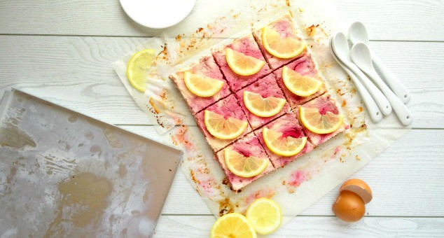 Healthy Lemon Raspberry Cheesecake Bars Recipe. This healthy dessert recipe is so summery and amazing! The base is a real buttery graham cracker crust and the filling is smooth, creamy and delicious. Just like a real cheesecake, but without all the fat, sugar and calories!