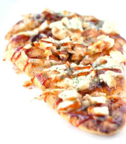 BBQ Chicken Naan Bread Pizza Healthy Version | Think pizza can't be healthy? Wrong! This recipe uses a yummy garlic naan bread as a pizza crust and is topped with protein-packed chicken, mozzarella and BBQ sauce.