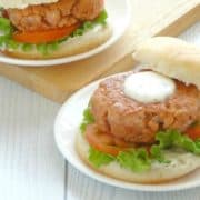 Healthy Salmon Burger Recipe | This clean eating healthy salmon burger is delicious! It's just as yummy and juicy as an ordinary burger, but so much lighter and better for you. It doesn't leave you feeling heavy or bloated and always goes down well at BBQs and picnics!