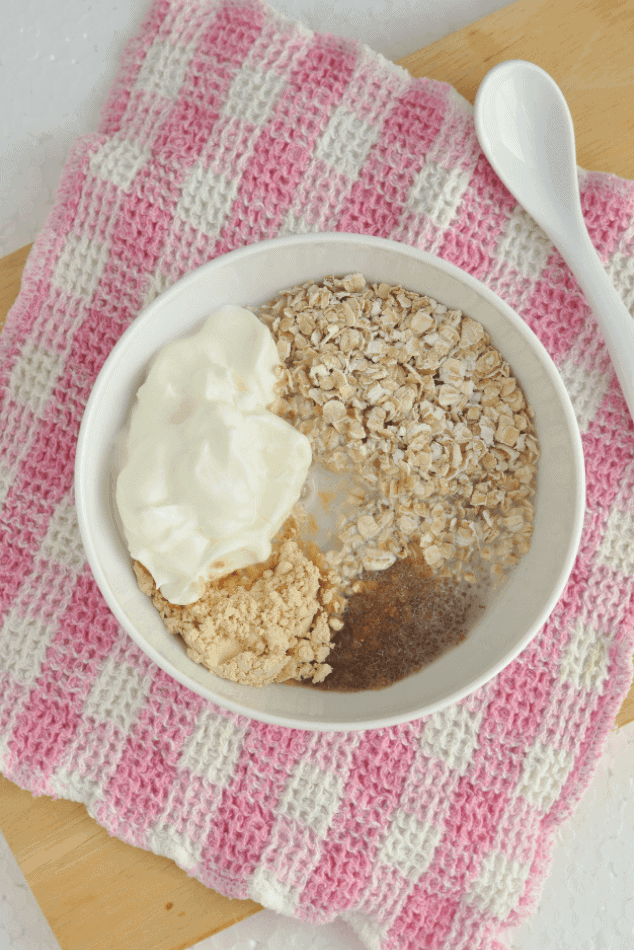 A bowl of the ingredients you need to make peanut butter overnight oats.